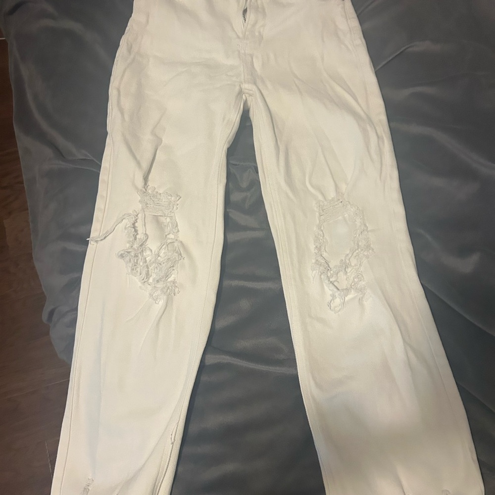 Risen White Distressed Jeans